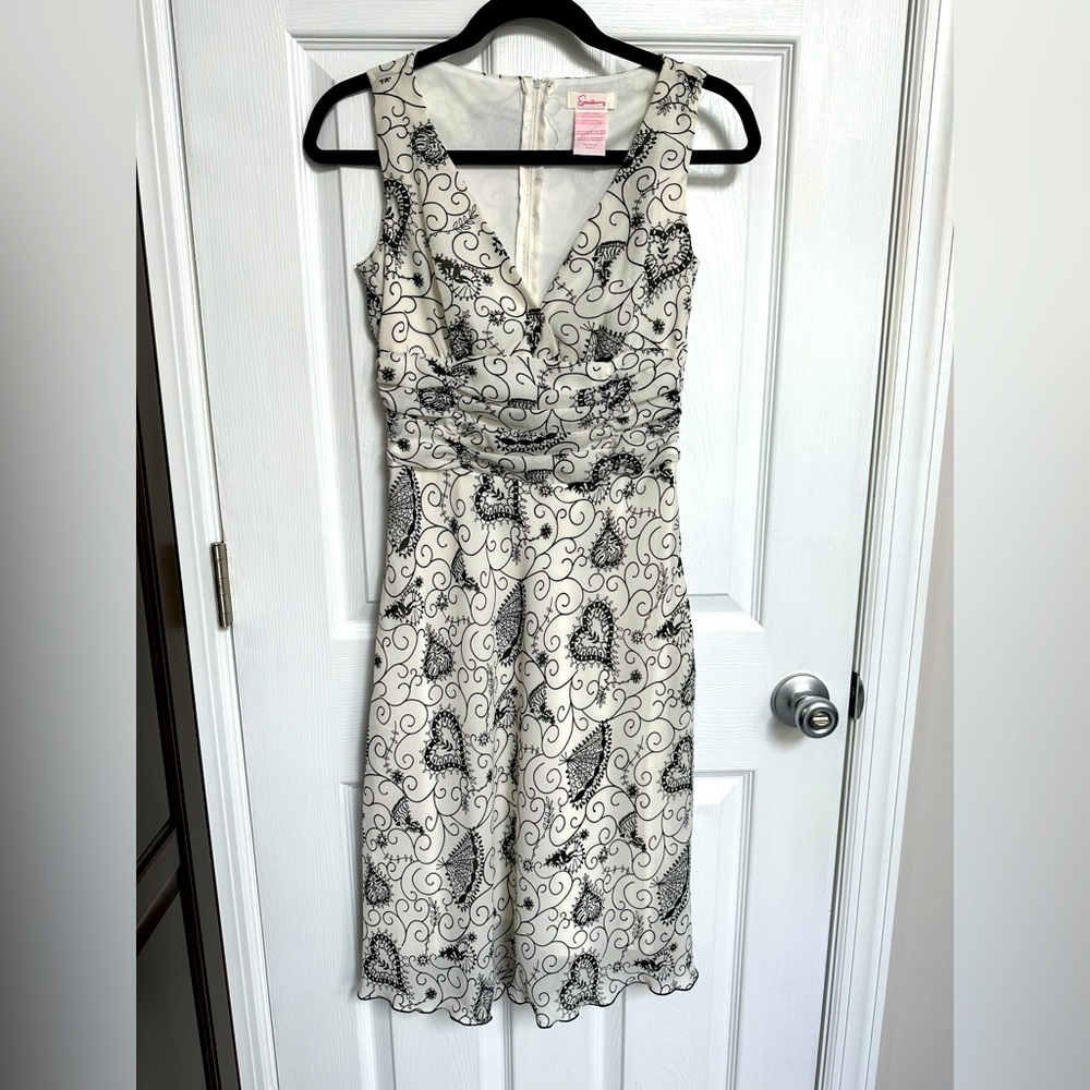 Black and white sleeveless dress with heart design